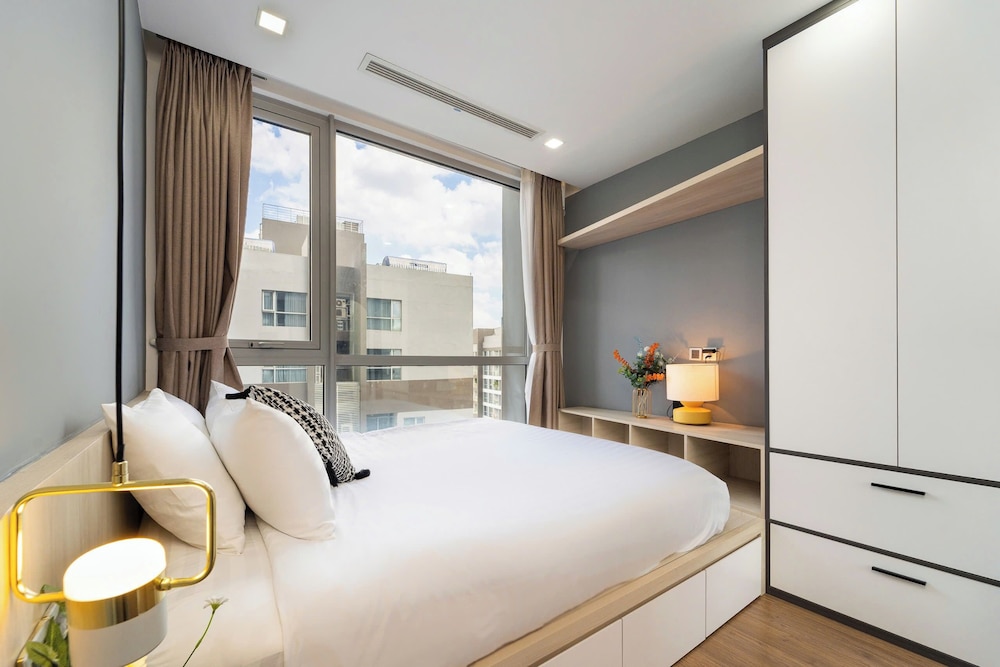 Apartment Landmark 81 by Urban Home