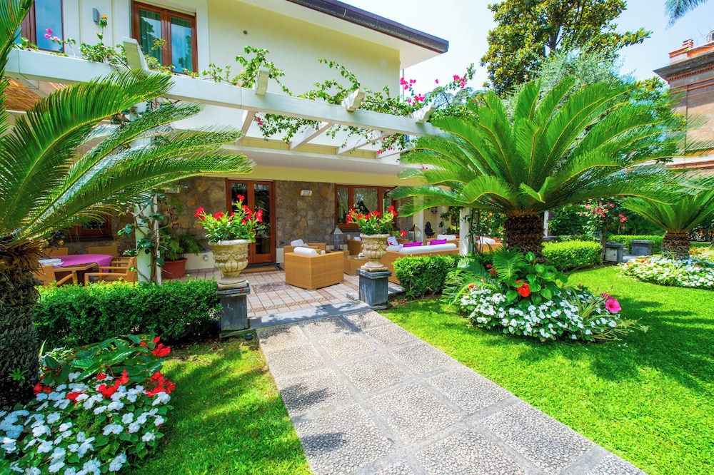 Villa In Sorrento Center | Gardens & Outdoor Space