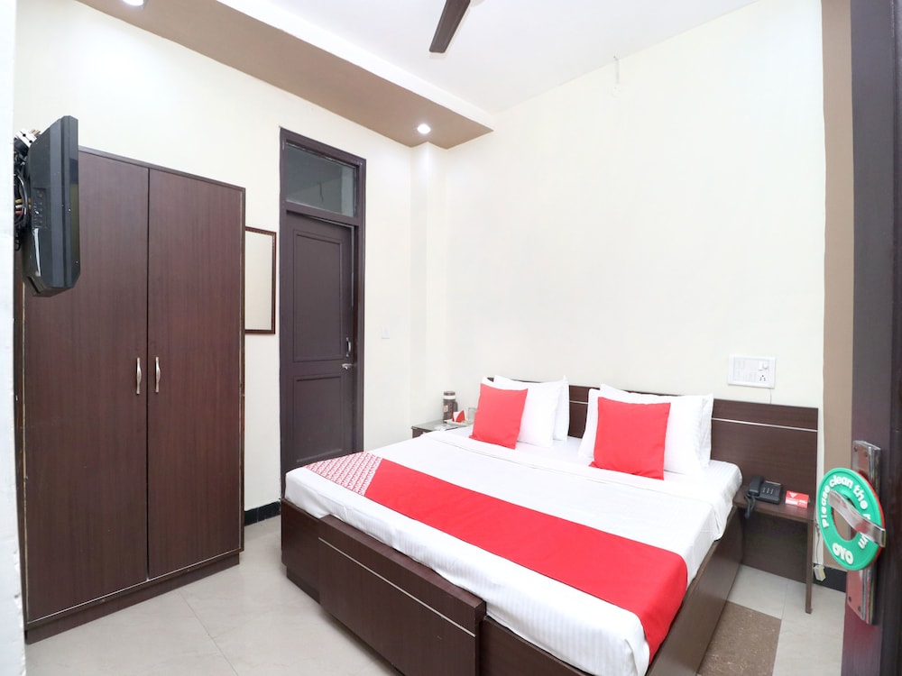 OYO 14860 Hotel Silver Star