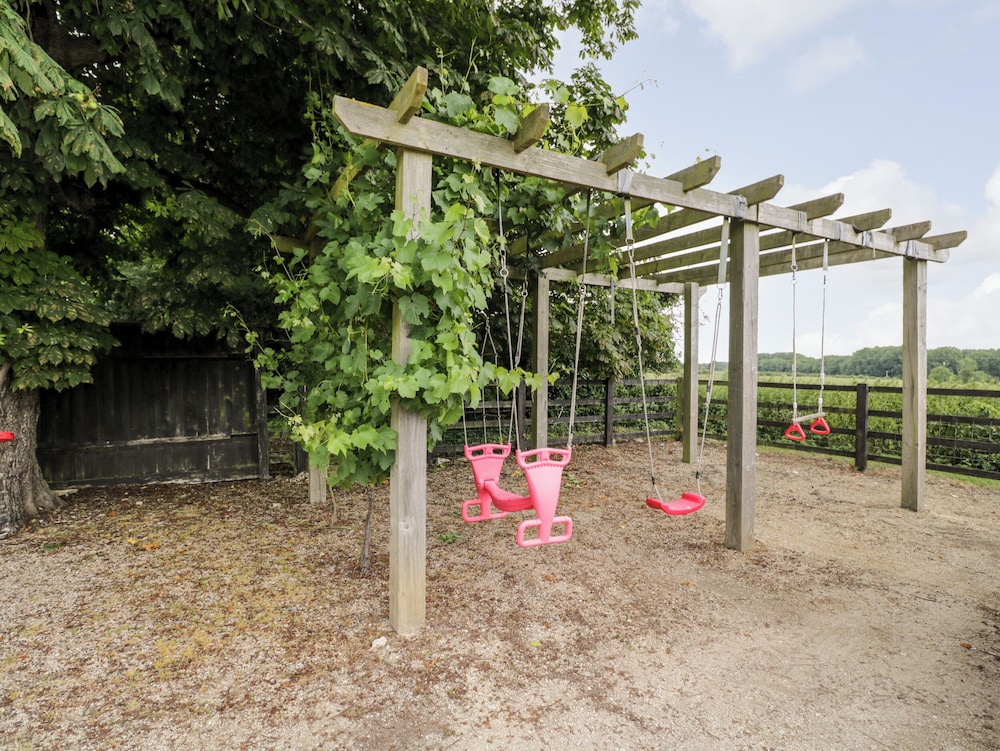 2 Dewars Farm Cottages
