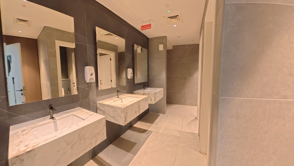 Beverly Boulevard By HMB HOMES