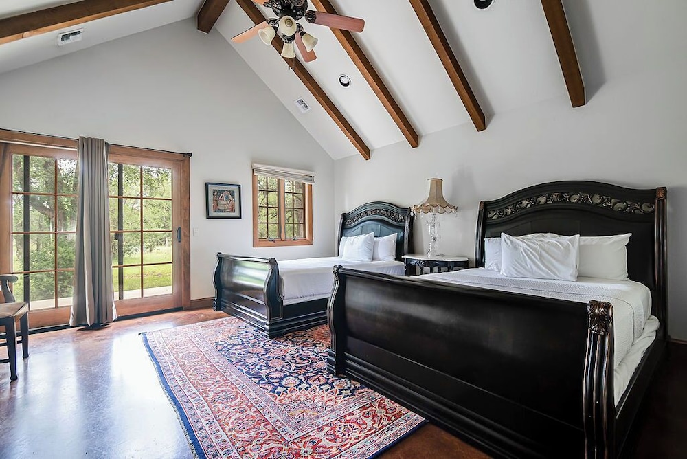 The Manor Haus at Messina Hof Hill Country Winery-paris Haus