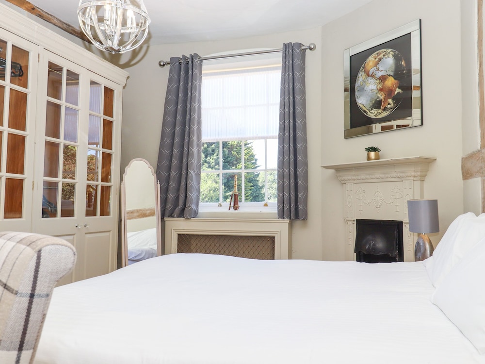 Solton Manor