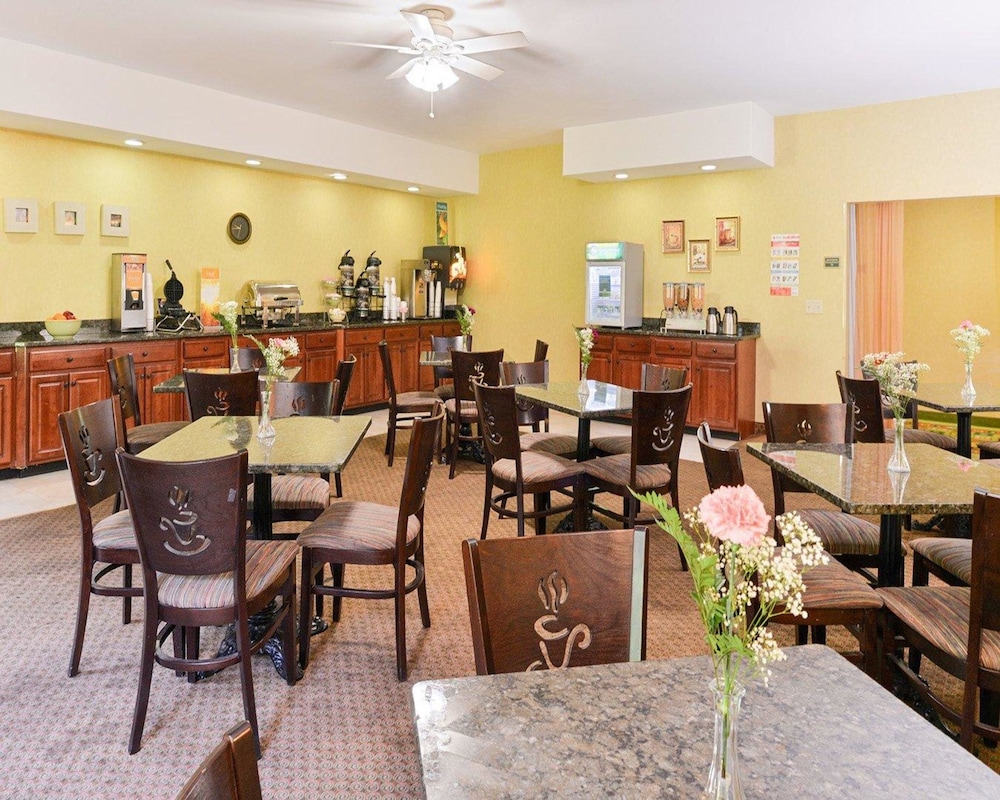 Quality Suites - Property Image 1