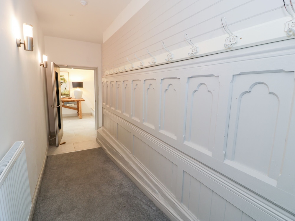 Capel Mawr, Basement 19