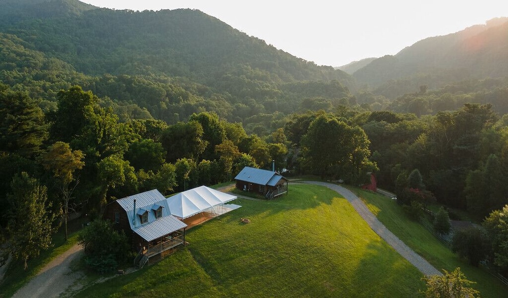 Engadine Inn  Cabins - Property Image 148