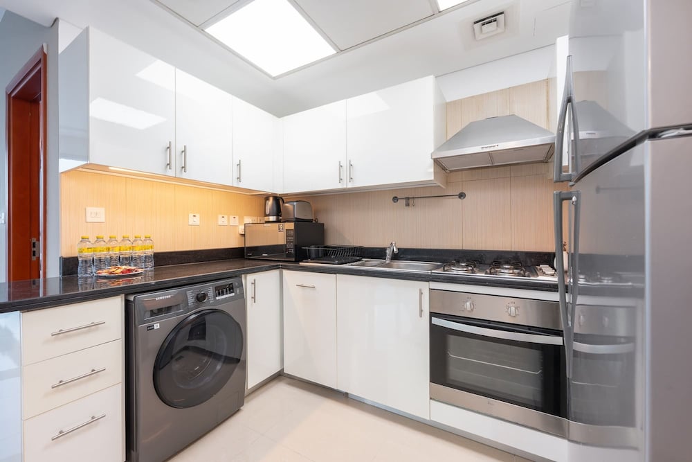 Well-furnished 3 Bedroom in Park Towers Difc