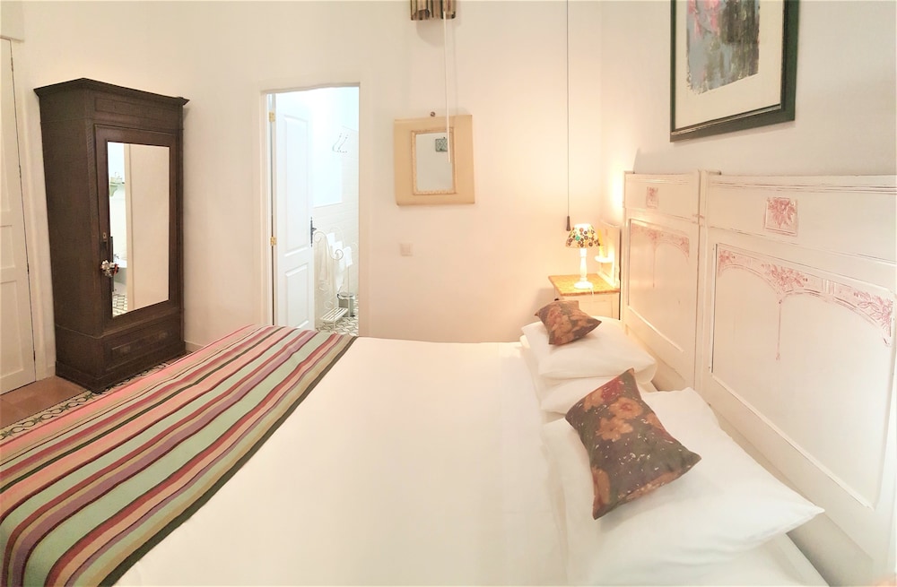 Los Canaritos Guest-House