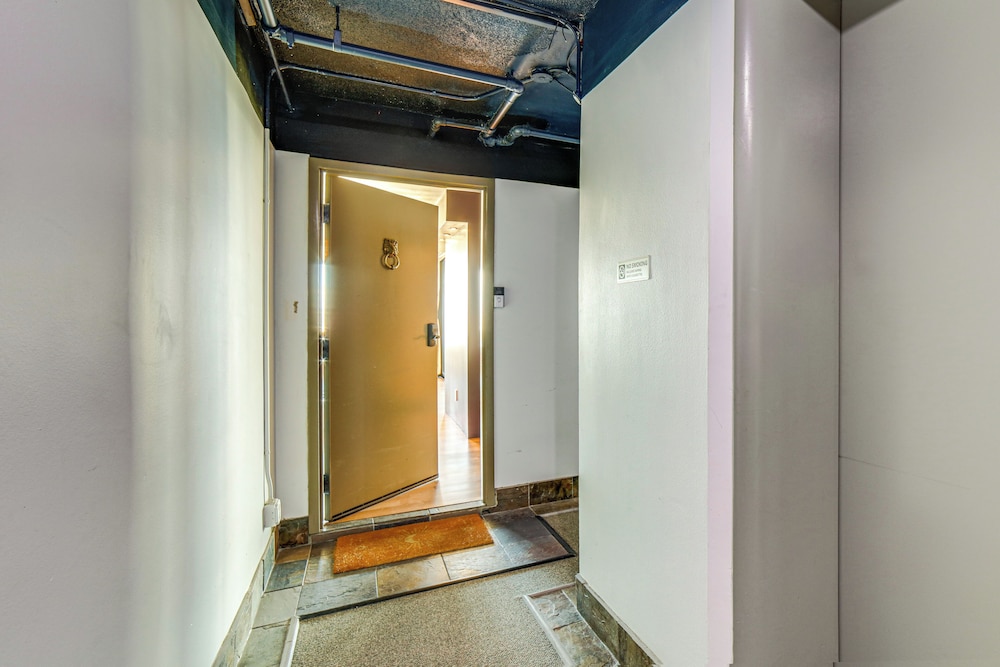 Luxe Dtwn Reno Penthouse ~ 3 Mi to Casinos!