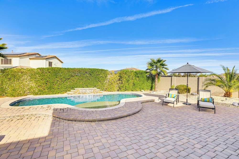 Outdoor Oasis in Goodyear: Stay & Play!