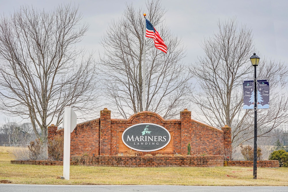 Smith Mountain Lake Condo w/ Pool Access