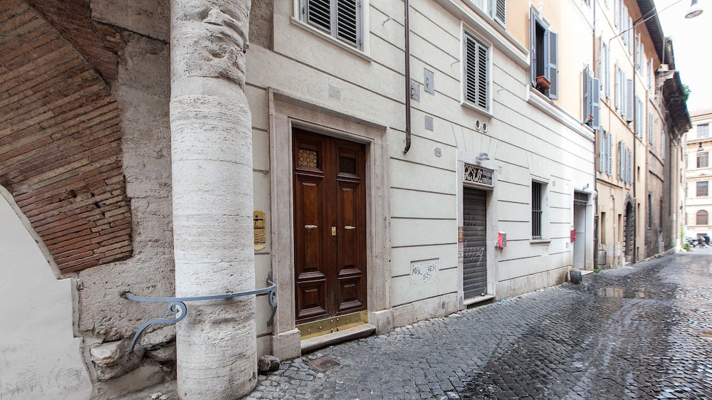 Rental in Rome Arenula Studio