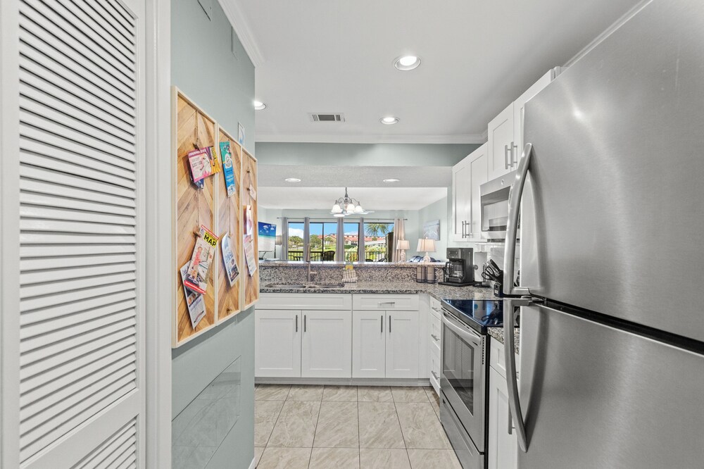 One More Round! 3BR 3BA Sleeps 10! 11 Pools! Golf Courses! Tennis Courts!