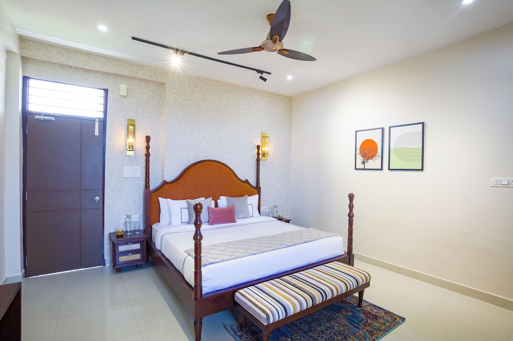 Elivaas Esh Cottage Willow | Hillside With Lush Garden
