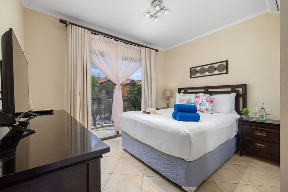 Beautiful Gold Coast Gem Pools Tennis Gym