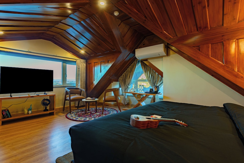The Hosteller Shimla Valley View
