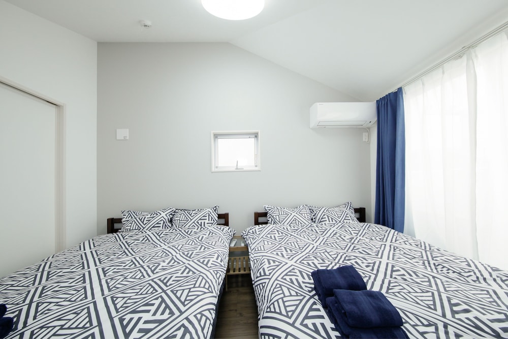 Higashi-Rokugo House WHITE by Tranova