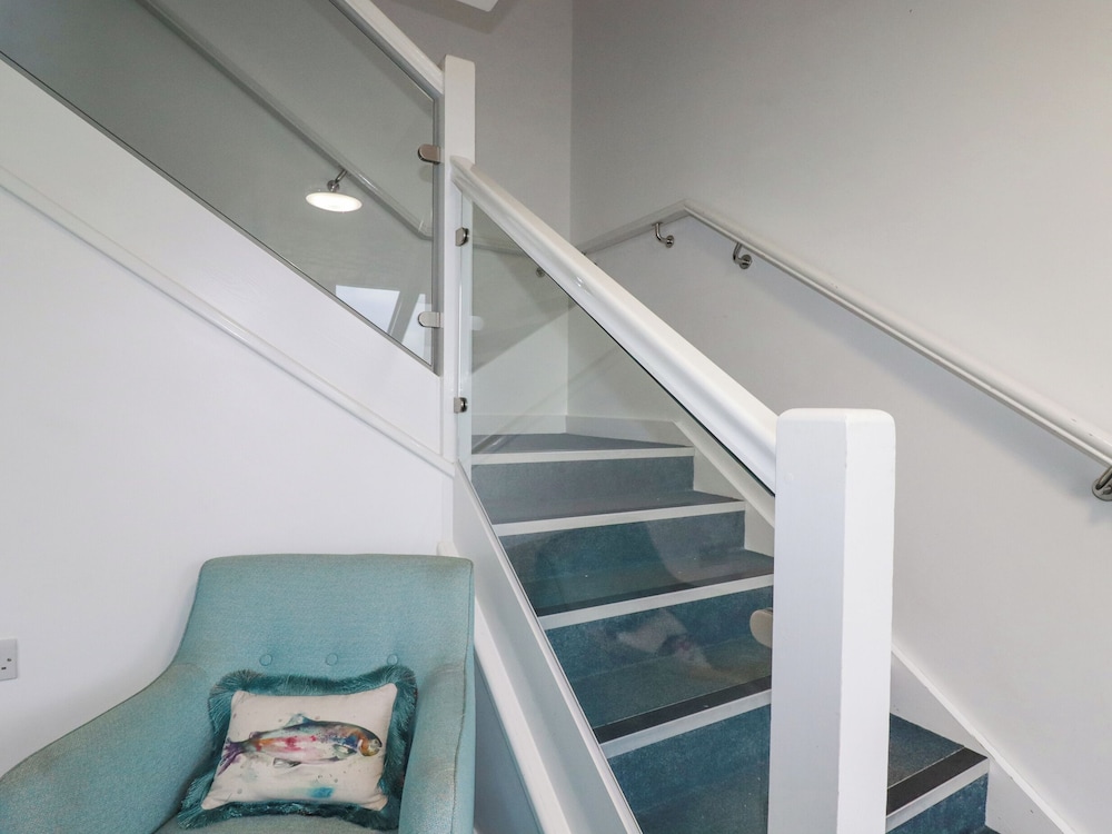 Apartment 6