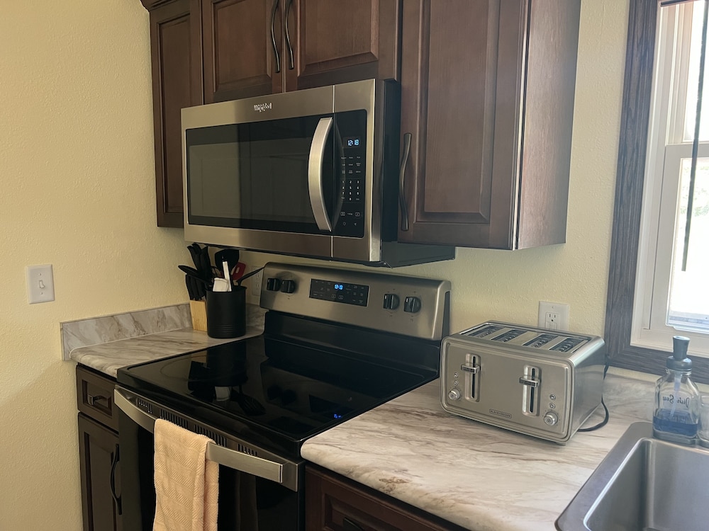 All Star Inn & Suites