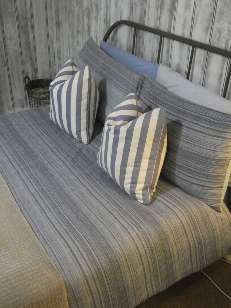 Isle Escape Retreat- Sleeps 4, Garden & Games Room