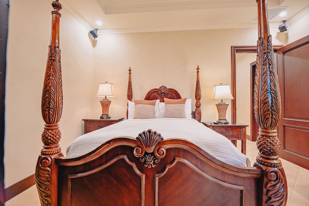 CR Luxury Casa Zafiro 7 Bdrm
