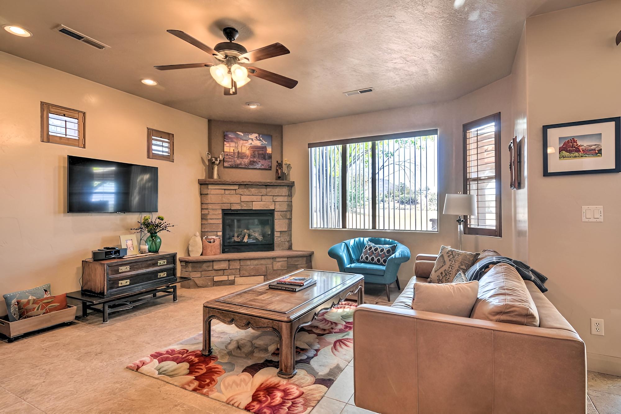 Elegant Kanab Home: Mtn Views & Hiking Trail! view 2