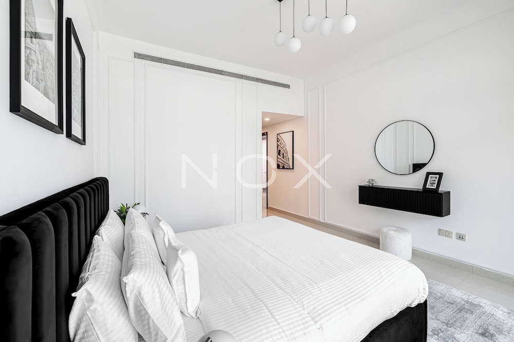 2BR 908 Bay Square B13