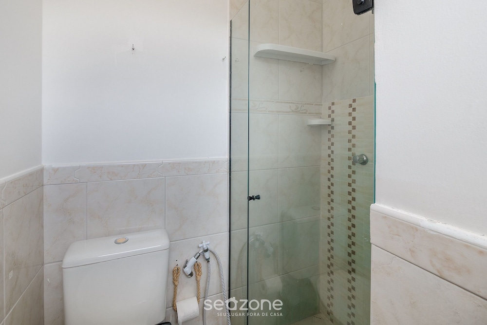 Spacious House w/ Pool in Guarajuba Cag0003