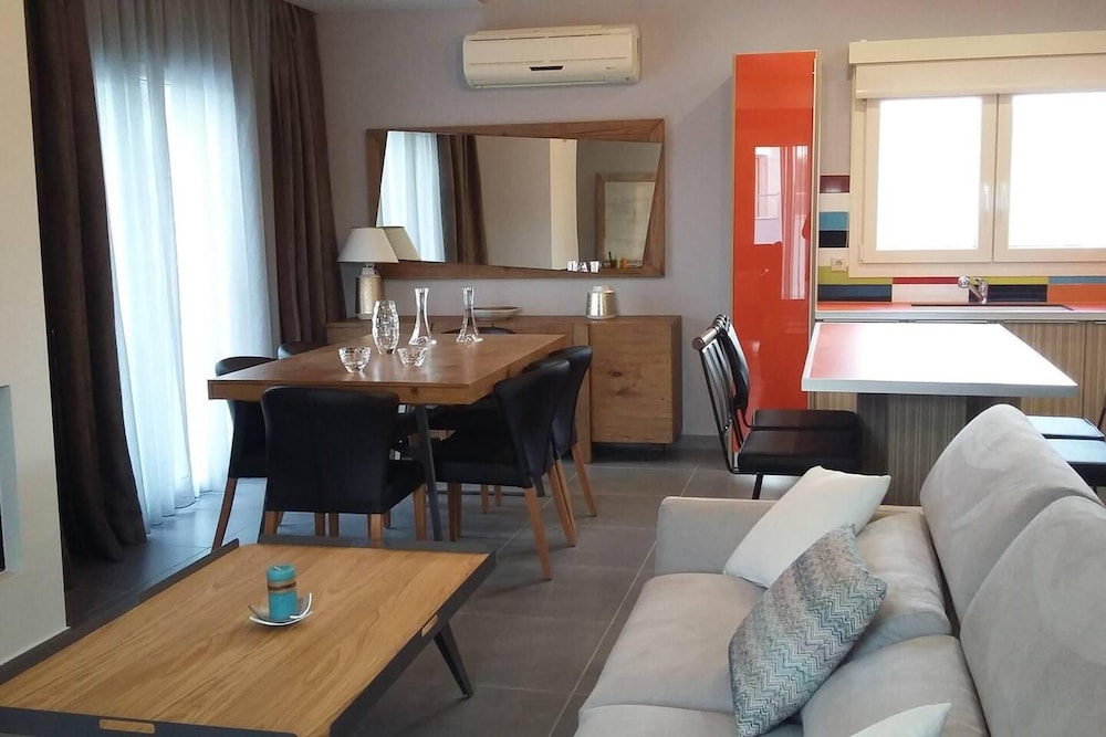 Luxury Holiday Home 4 Bedroom Villa in Paleokastro view 4