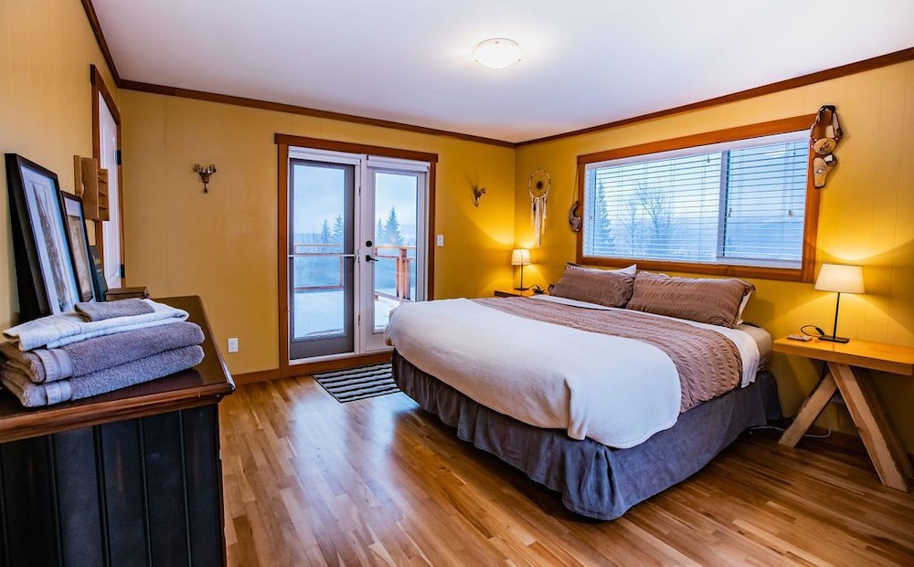 Basecamp Cabin by Revelstoke Vacations - Image 3