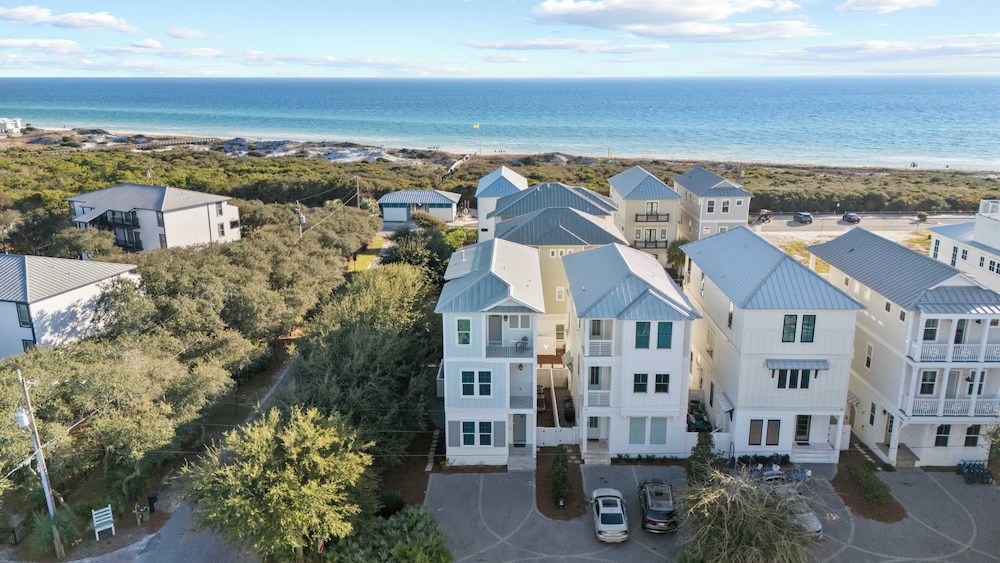 The Palmetto Blue by Avantstay Steps to Beach, Ocean Views