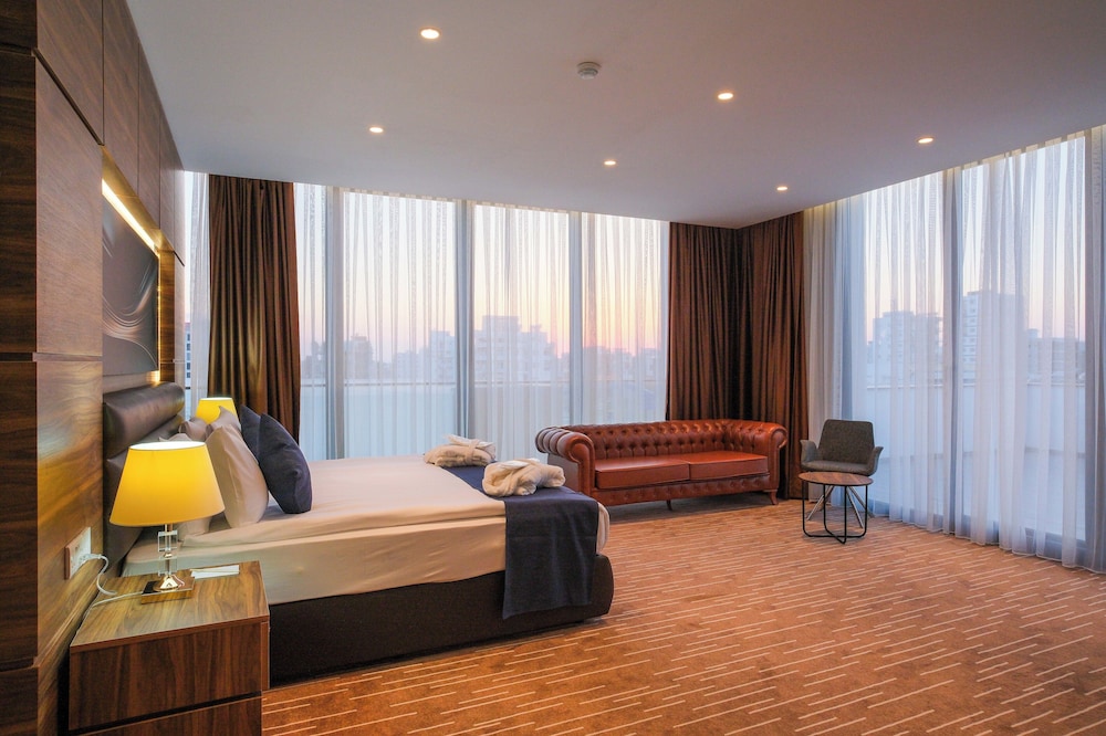 EKOR ELEGANCE HOTEL