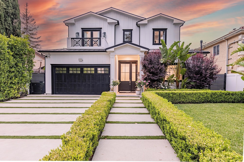 Otis Ave - Modern Farmhouse Retreat w/ Pool, Spa & Luxe Interiors