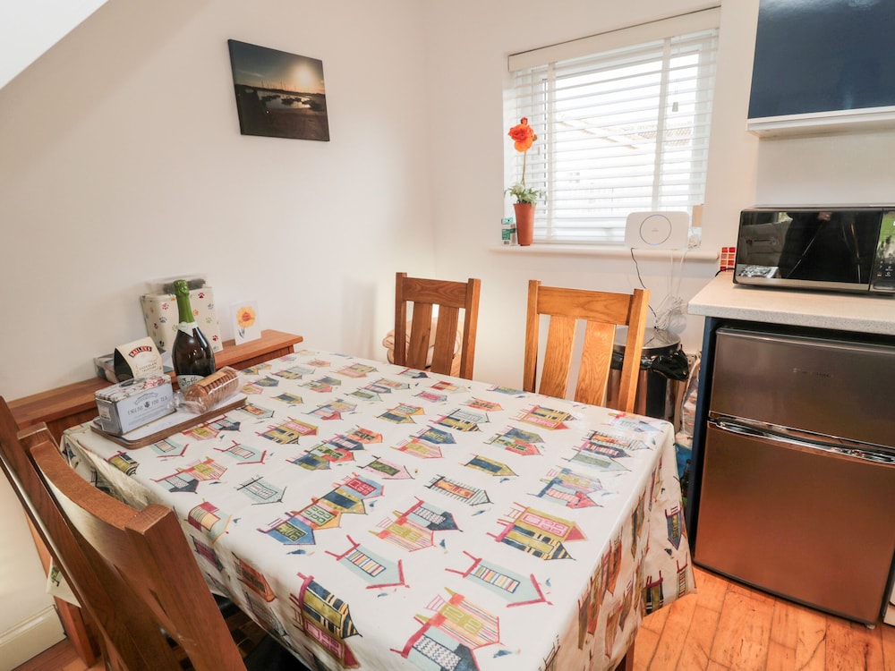 22 Longstone Park