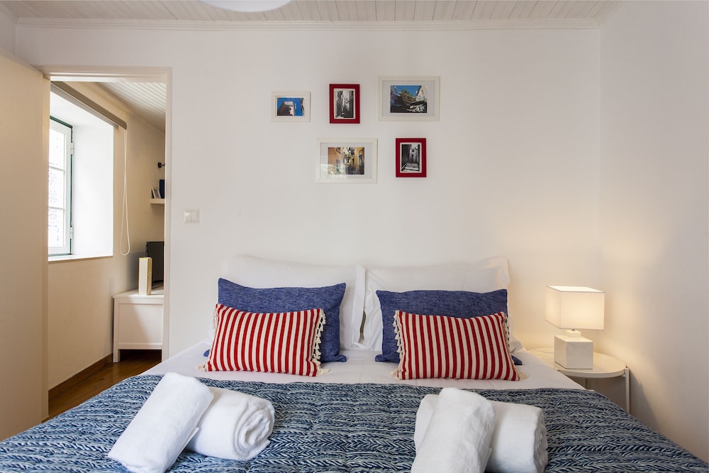 JOIVY Stylish 1-bed flat w/ city views in Alfama view 4