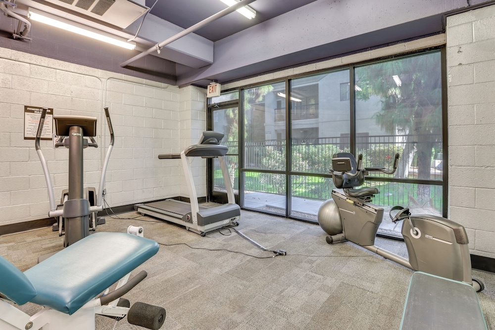 < 1 Mi to Biltmore Fashion Park: Condo w/ Pool!