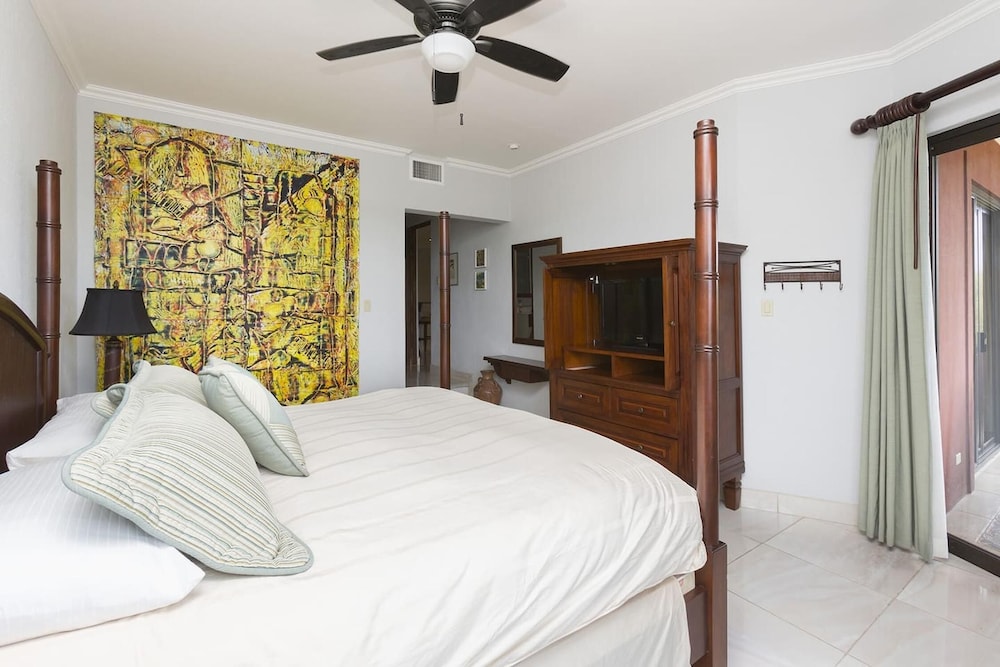 Recently Renovated Luxury Condo with Resort-Style Beach Club Access and Ocean Views view 5