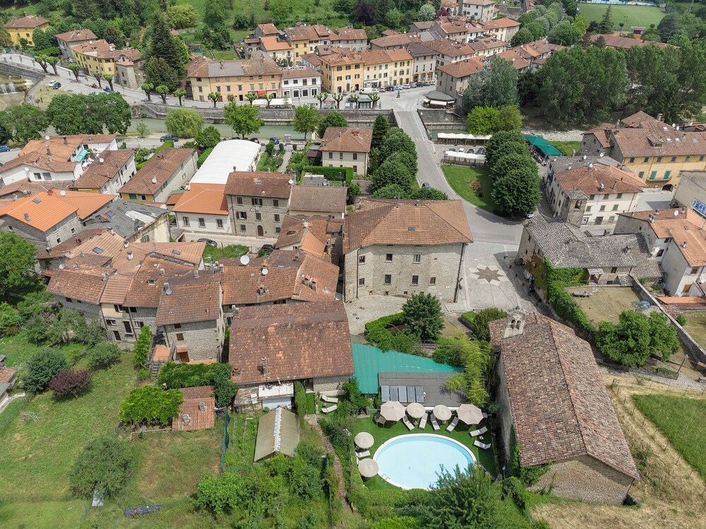 Entire Hilltop Villa With Private Pool In Palazzuolo Sul Senio