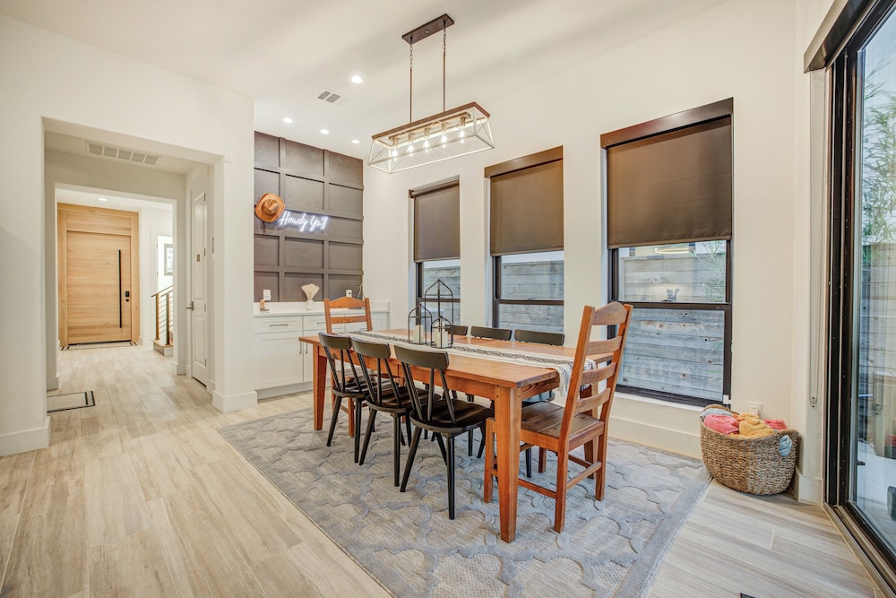 New Build, Private Pool, Near Pearl/riverwalk