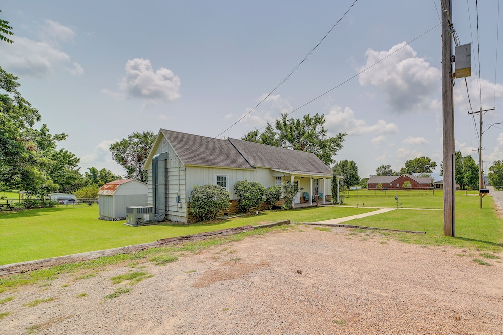 Walk to North Beach: Eufaula Lake Home w/ Grill