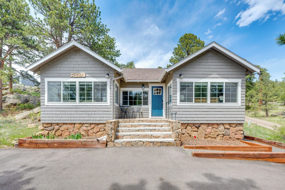 Steps to Estes Lake: Mtn-view Hideaway w/ Hot Tub!
