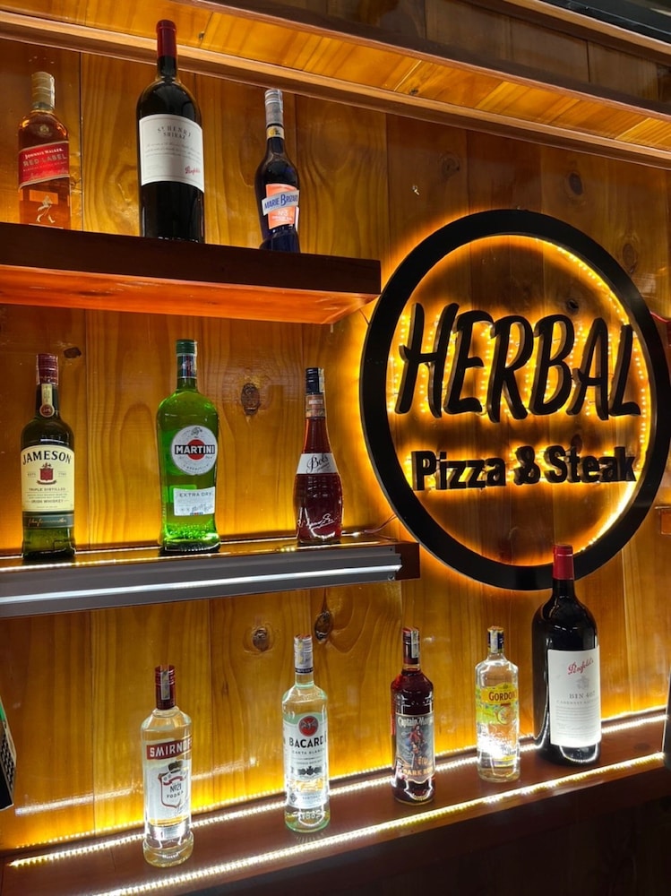 Central Beach Hotel - Hostel