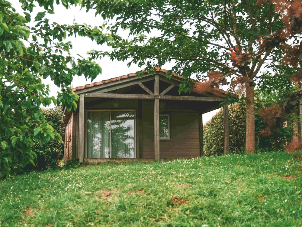 Chalet With Dishwasher on a Hill