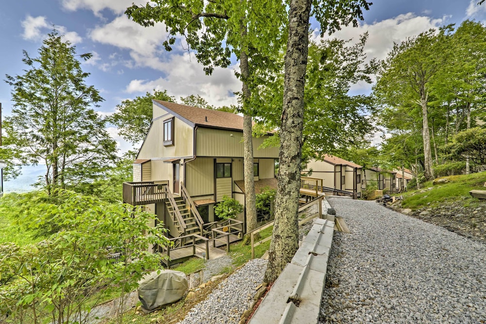 Updated Beech Mountain Condo w/ Views, Near Skiing view 2