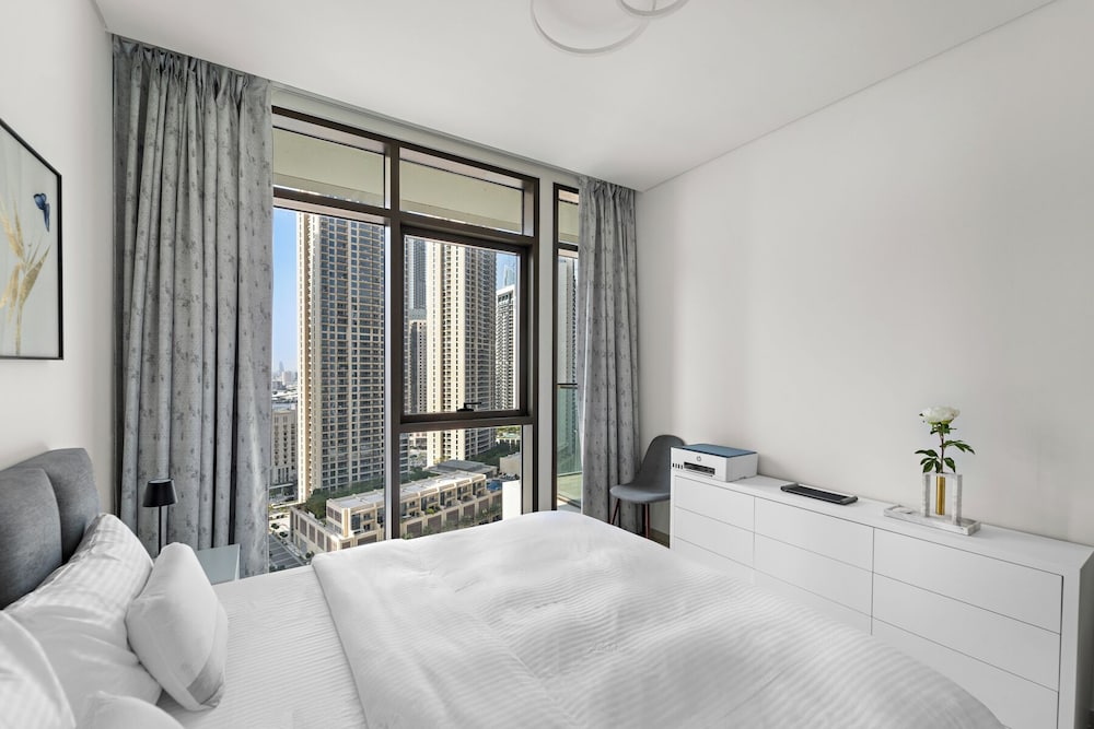 1BR Skyline Views Dubai Creek Harbour