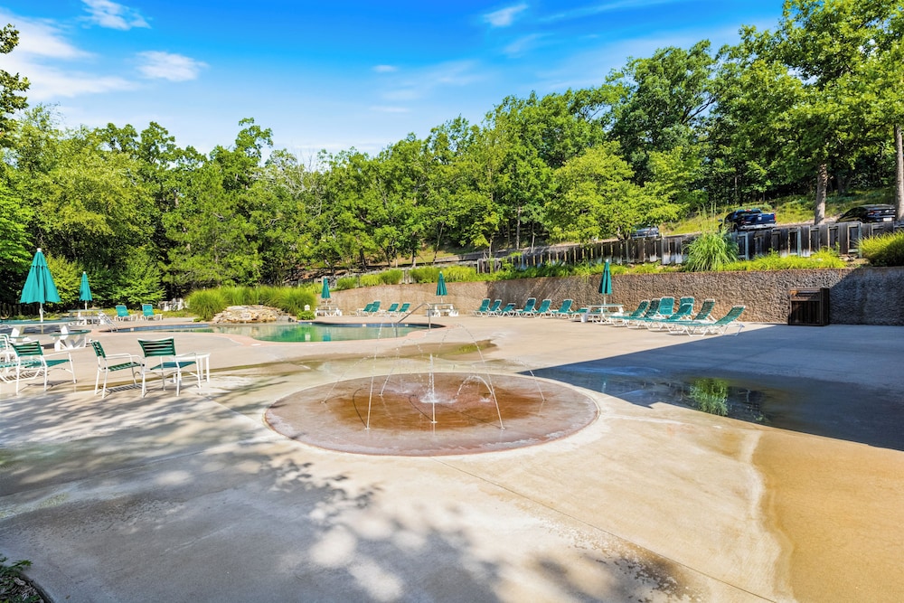 Studio Room w/ Pools, Private Deck -close to Water