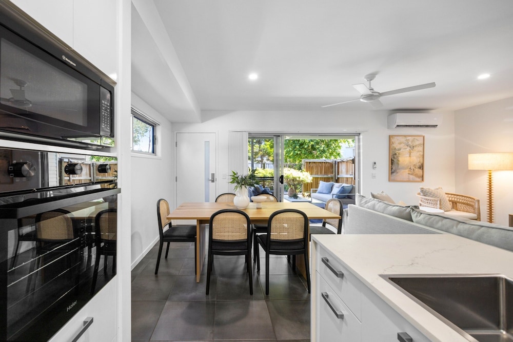 Bright 3-bed Home With Private Courtyard