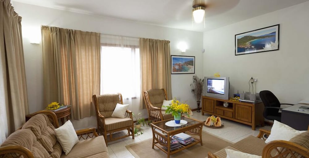 Le Manglier Guest House