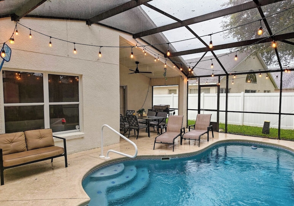 Chic 3 BR w/ Pool Near Disney Magic