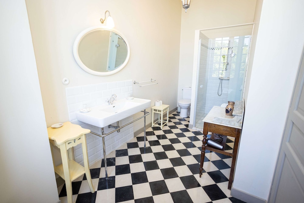 18th Century Ch Teau With Stunning Pool Gardens